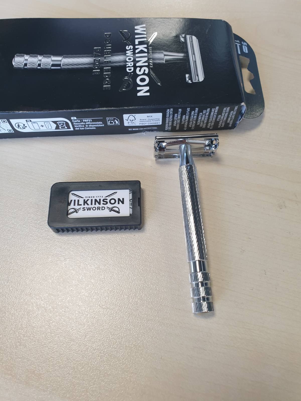 298485 - WILKINSON SWORD - The Edger Barber's Style: Brisk për Burra, Brisk Sigurie + 5 Tehe me Dy Tehe