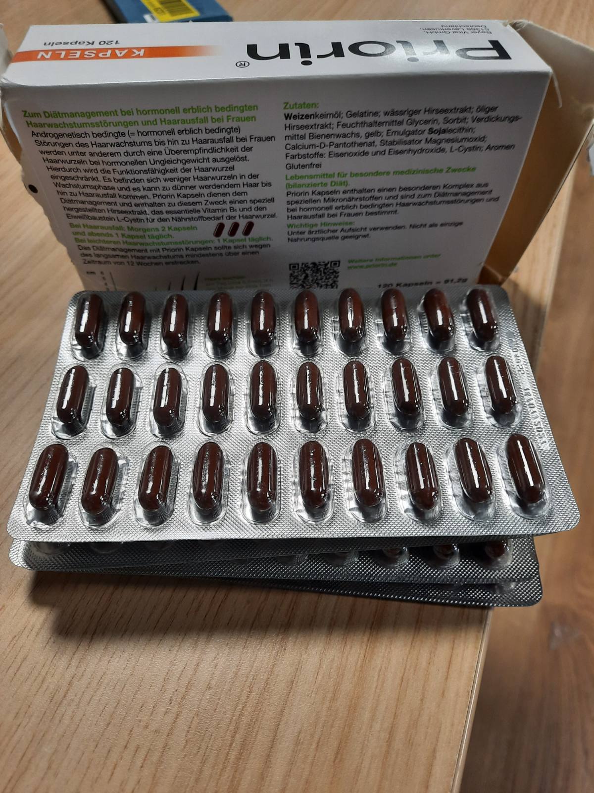 297975 - KAPSULA PRIORIN | Rënia e flokëve tek gratë | 120 kapsula | I pasur me ekstrakt meli, vitaminë B5 dhe cistinë