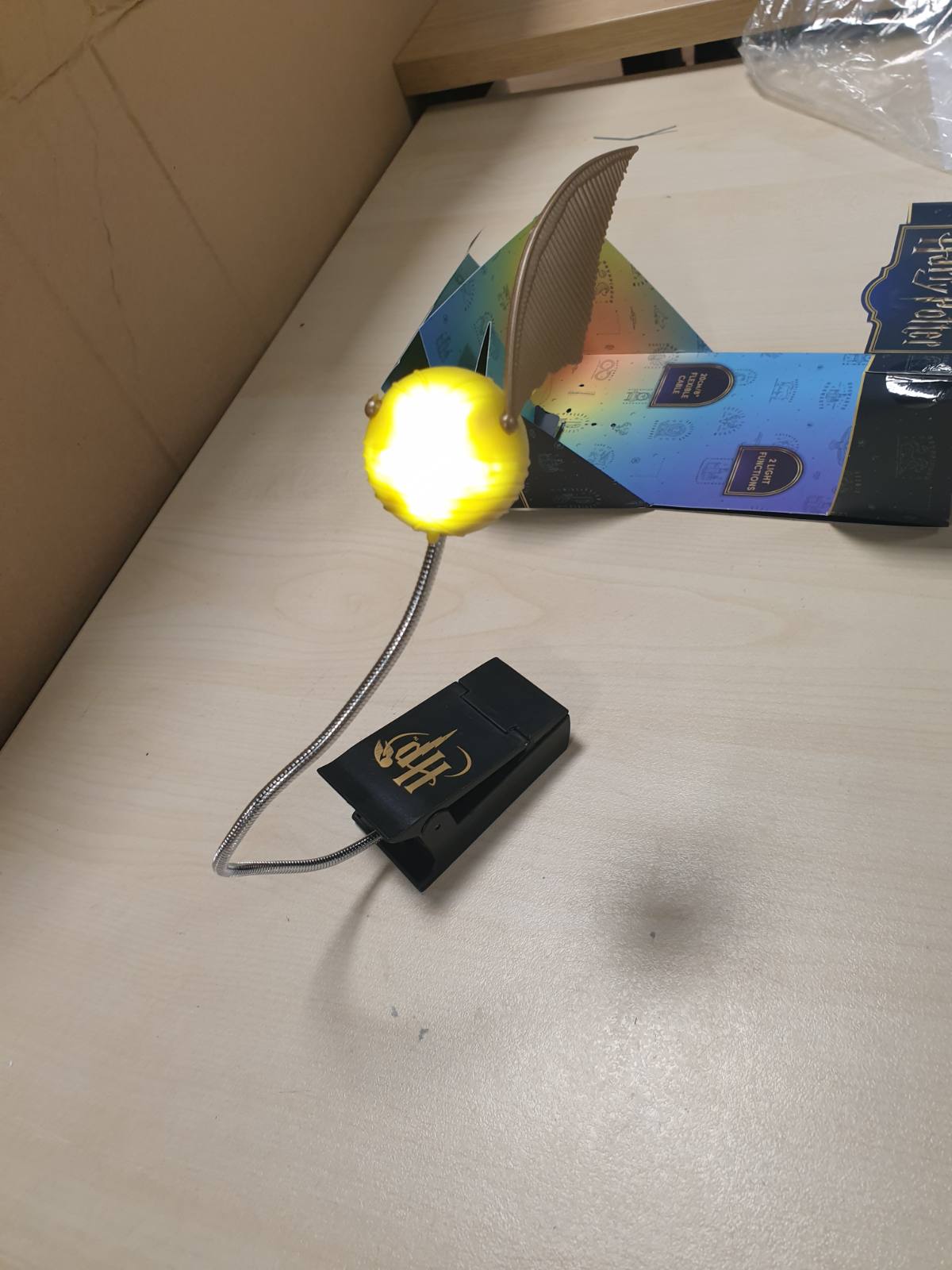 185292 - GOLDEN SNITCH Dritë Leximi me Kapëse, Produkt Zyrtar i Harry Potter