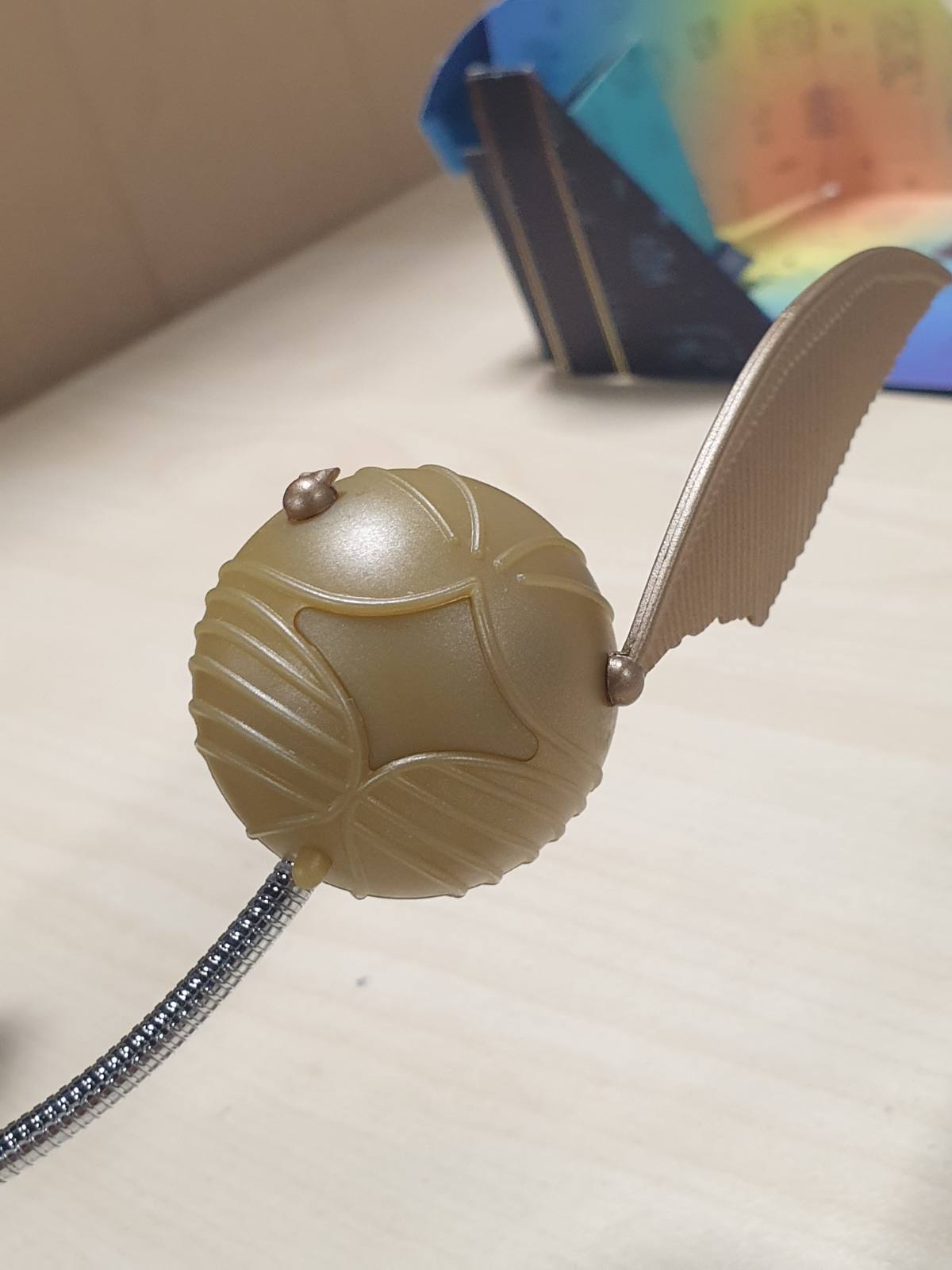 185292 - GOLDEN SNITCH Dritë Leximi me Kapëse, Produkt Zyrtar i Harry Potter