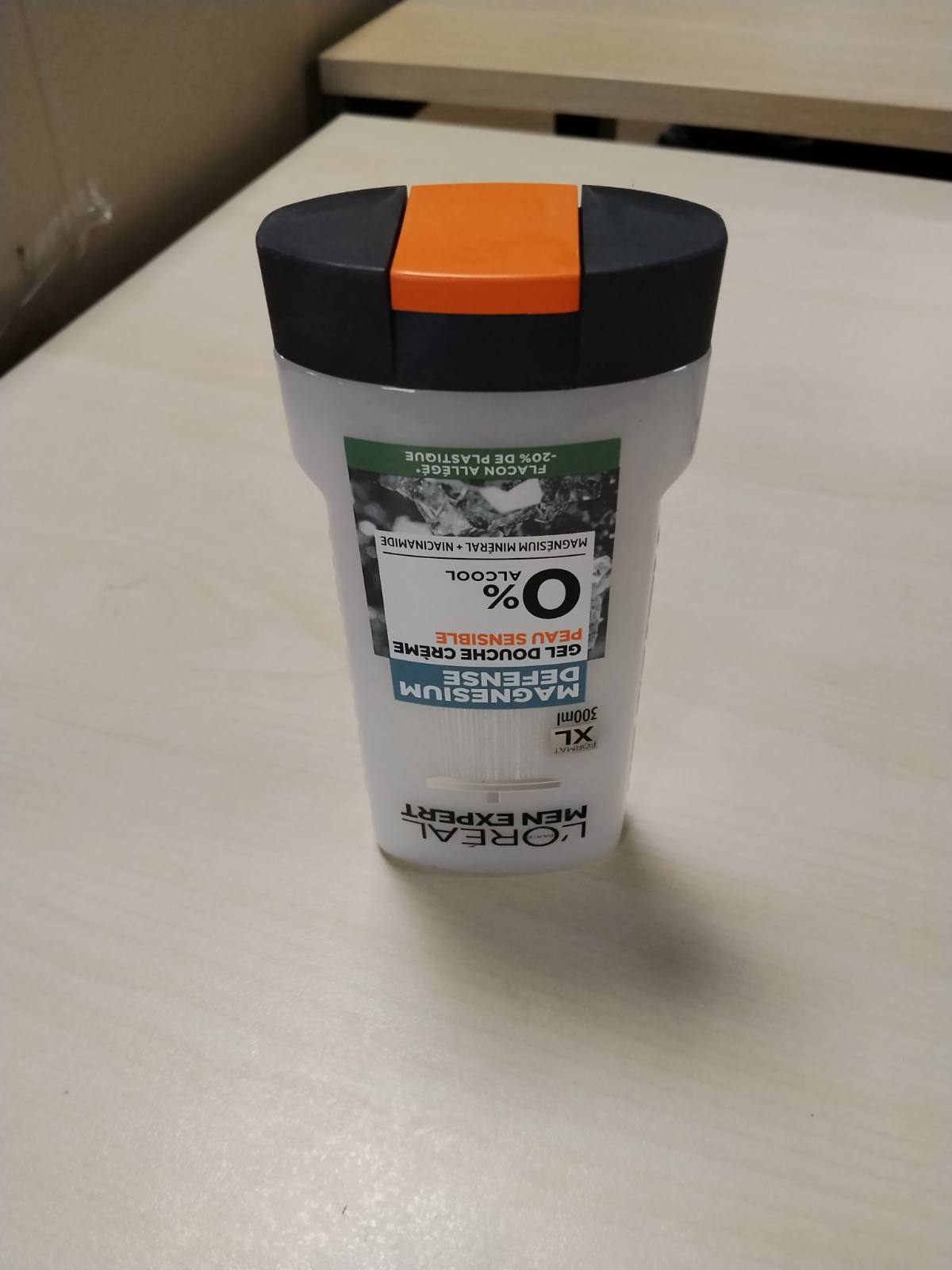 303977 - L'ORÉAL MEN EXPERT Krem-xhel Dushi Hipoalergjik për Lëkurë të Ndjeshme 300ml
