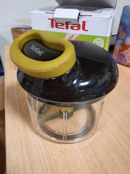 196413 - TEFAL K1320404 Prerës Manual 5-Sekondash me Tehe prej Çeliku Inox, 900ml, në Ngjyrë Të Zezë dhe Të Jeshilë për Grirjen dhe Përzierjen e Perimeve, Mishit, Arrave dhe Qepëve