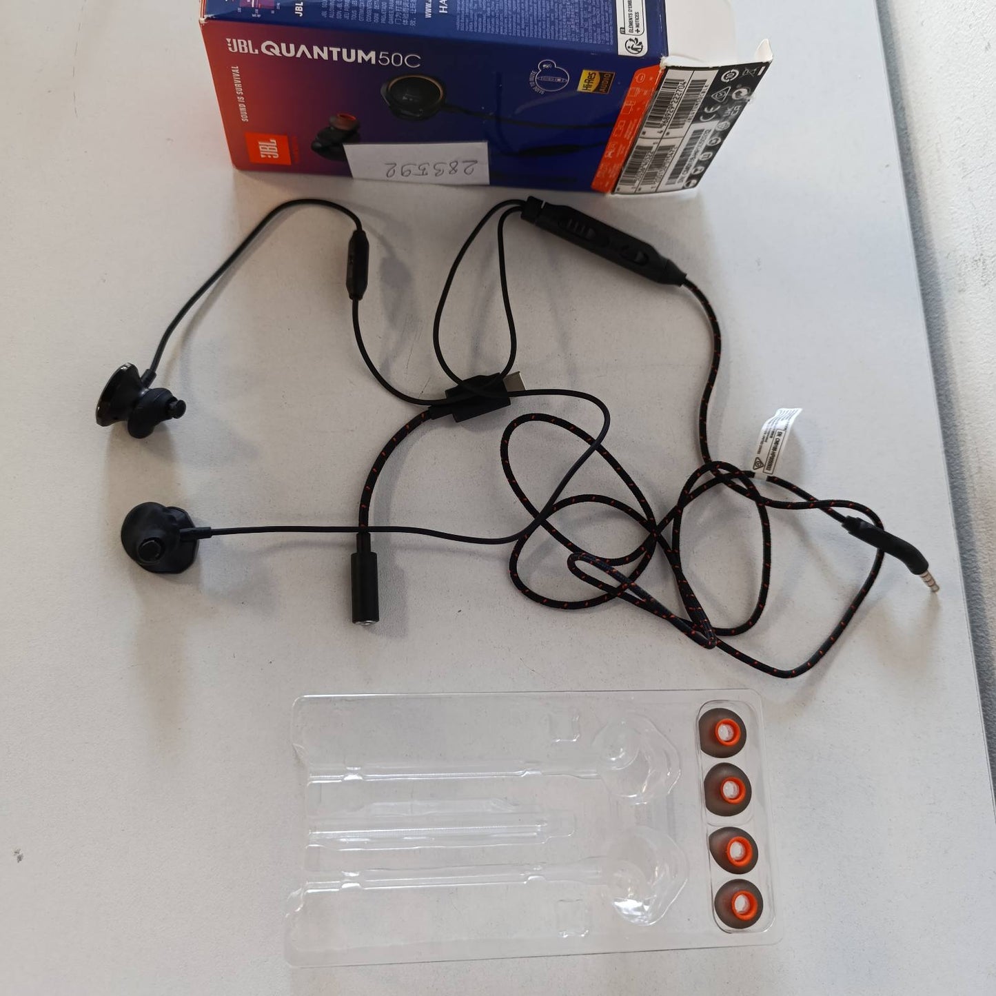319932 - JBL Quantum 50C, kufje për lojëra me tel USB-C, tingull JBL QuantumSURROUND, mikrofon i fokusuar te zëri, rrëshqitës volumin, funksion heshtjeje, të zeza