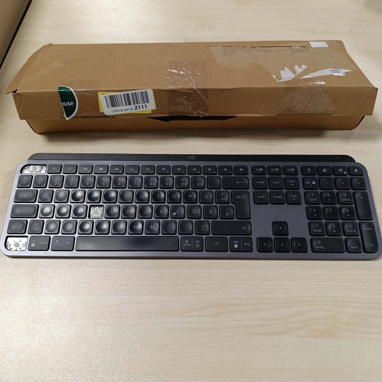 267721 - LOGITECH MX KEYS, Tastierë pa tel, Marrës Bluetooth dhe USB, Lidhje USB-C, Jetëgjatësi baterie 5-mujore, Funksion ndërrimi i lehtë, Taste me ndriçim nga prapa, PC/Mac, Paraqitje gjermane QWERTZ, Ngjyra: grafit