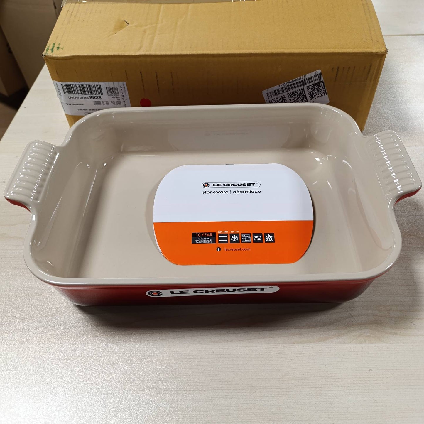 195119 - LE CREUSET Enë Drejtkëndëshe Prej Gresi, Modeli Tradition, Madhësia 32 cm, Pesha 2.31 kg, E Kuqe Për Furrë, Kodi i Produktit 71102320900001
