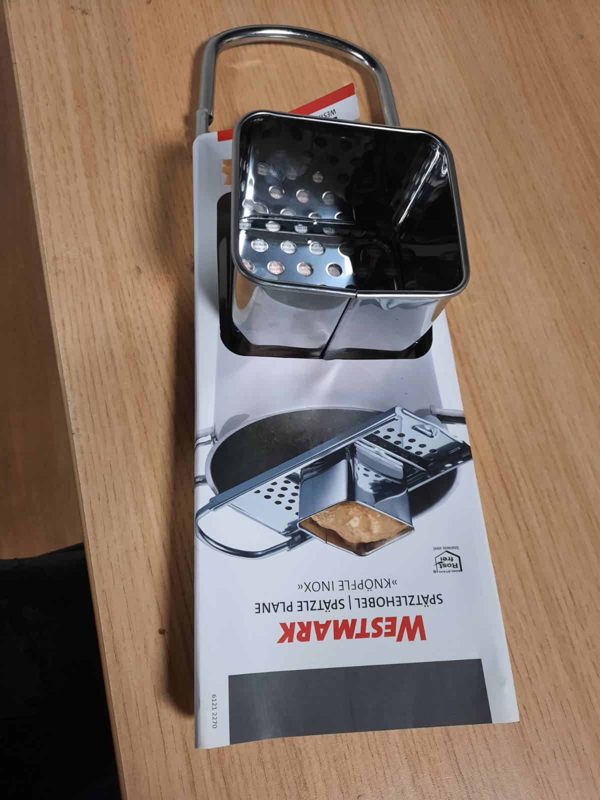 196598 - WESTMARK Rende Spätzle Knöpfle Inox - Rende Spätzle prej çeliku inoks për Knöpfle dhe Spätzle të hollë - Me rrëshqitëse rrëshqitëse për grirje të lehtë - Argjend, 31.5 cm