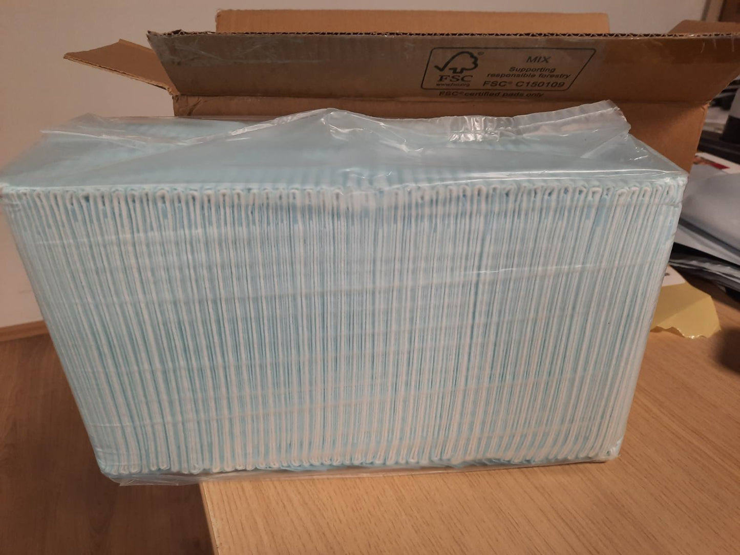 197781 - AMAZON BASICS Mbrojtëse Stërvitjeje për Qen dhe Këlyshë, Dizajn 5-Shtresë Kundër Rrjedhjeve, Sipërfaqe Thahet Shpejt, Madhësi e Rregullt, Sasi 50 Copë, Ngjyrë Blu
