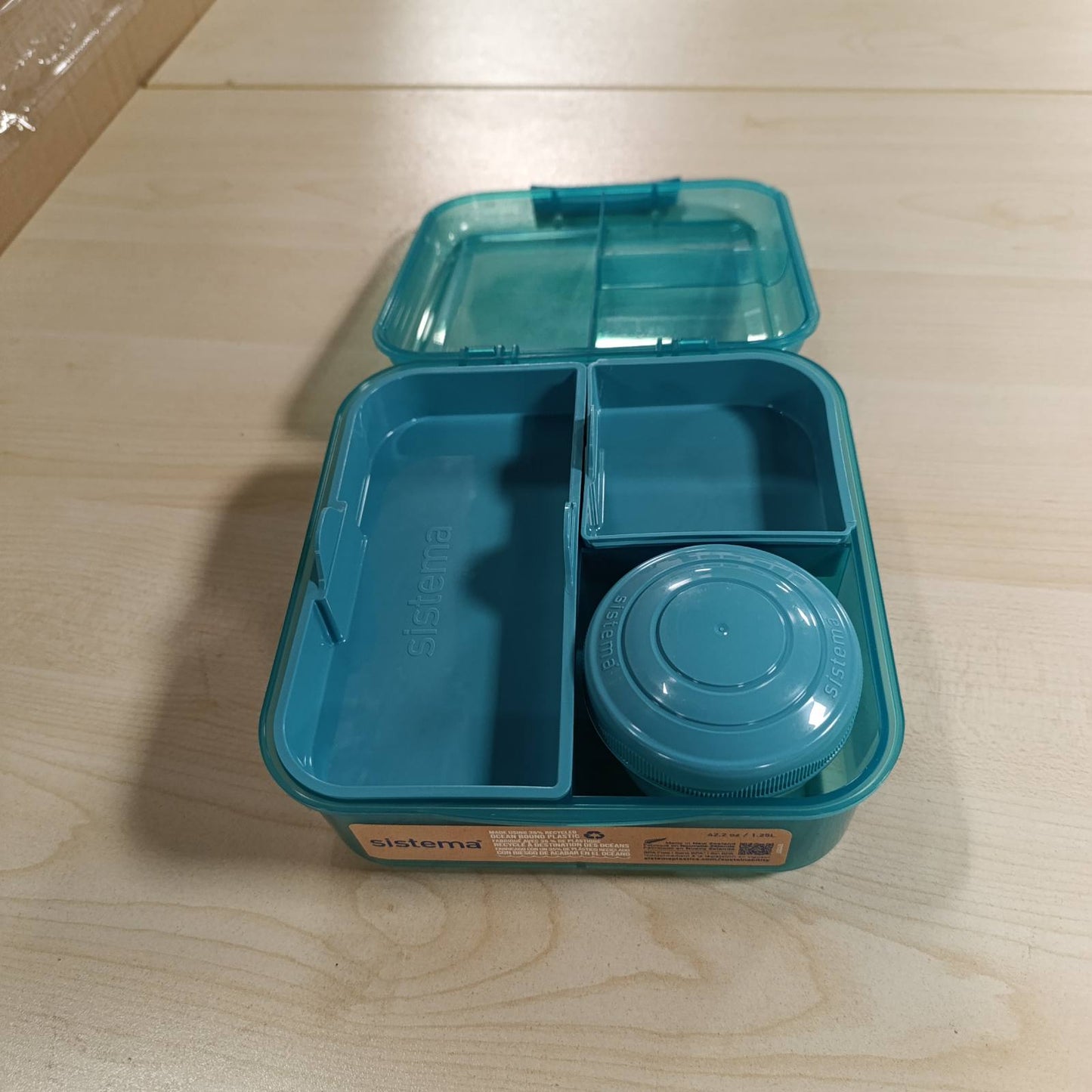 198177 - SISTEMA Kuti Dreke Bento Box Plastike me Ndarje 1.25L për Fëmijë dhe të Rritur, Ngjyrë Bruz, Materiali: Plastikë e Ricikluar