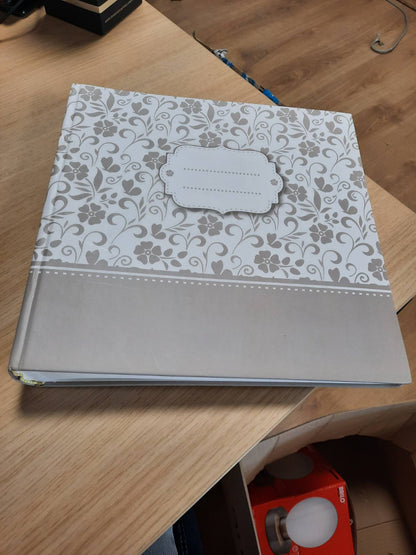 197251 - ALBUMI FOTOGRAFISH - 31x31cm, 40 Fletë (80 Faqe) me karton të ndërthurur dhe letër higjienike, Mbulesë e laminuar mat me letër të shtypur, Vizatime