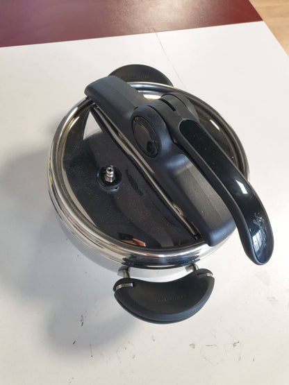 221080 - LAGOSTINA Tenxhere me Presion 3.5L në çelik inox 18/10 Ø 22 cm, Tenxhere me Induksion dhe Gaz, Kapak që Hapet Lehtë, Bazë me Tre Shtresa, Mund të lahet në lavastovilje