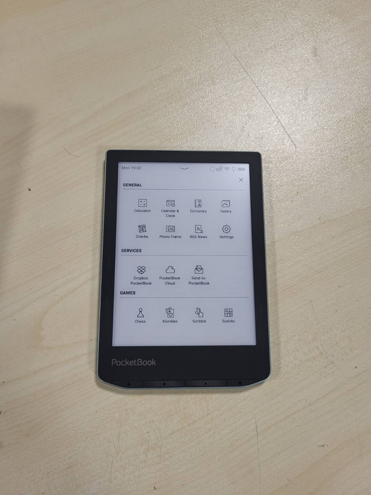 292201 - Verse Lexues librash elektronikë (versioni gjerman), Memorie 8 GB (e zgjerueshme), Ekran me bojë elektronike 15.2 cm (6 inç), ngjyrë blu e ndezur