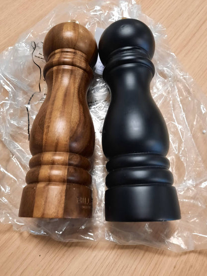 184886 - Bill.F Set mulliri për kripë dhe piper, Set mulliri për piper prej druri me 2 përzierës manualë për kripë dhe piper, i rimbushshëm, 17.8 cm (Ngjyrë e zezë dhe druri)
