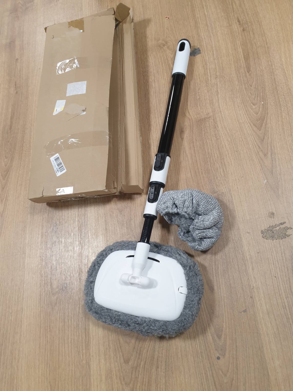 256484 - ALYVISUN Furçë larjeje makinash e lakuar 15° me dorezë teleskopike 120 cm, shufër aliazhi alumini, 2 koka fshese të buta shenile për larjen e kamionëve, SUV-ve dhe karoserave