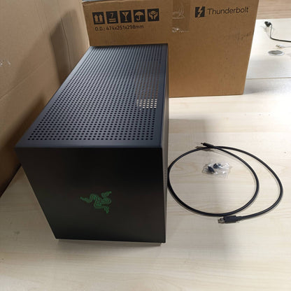 292041 - RAZER Core X V2, Kuti Grafike e Jashtme për Desktop për Laptopët Thunderbolt, Performanca e Gjeneratës së Ardhshme Thunderbolt 5, Kuti Çeliku e Ventiluar, Mbështet Kartat Grafike PCIe me Hapësira deri në 3.5 inç, E Zezë