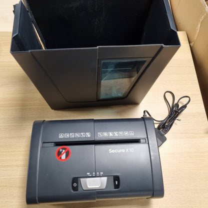 292239 - REXEL Shredder letre me prerje tërthore X10, copëton 11-10 fletë (70-80 gsm), Siguri P4, Kosh i lëvizshëm 18 litra, i qetë dhe kompakt, 2020124