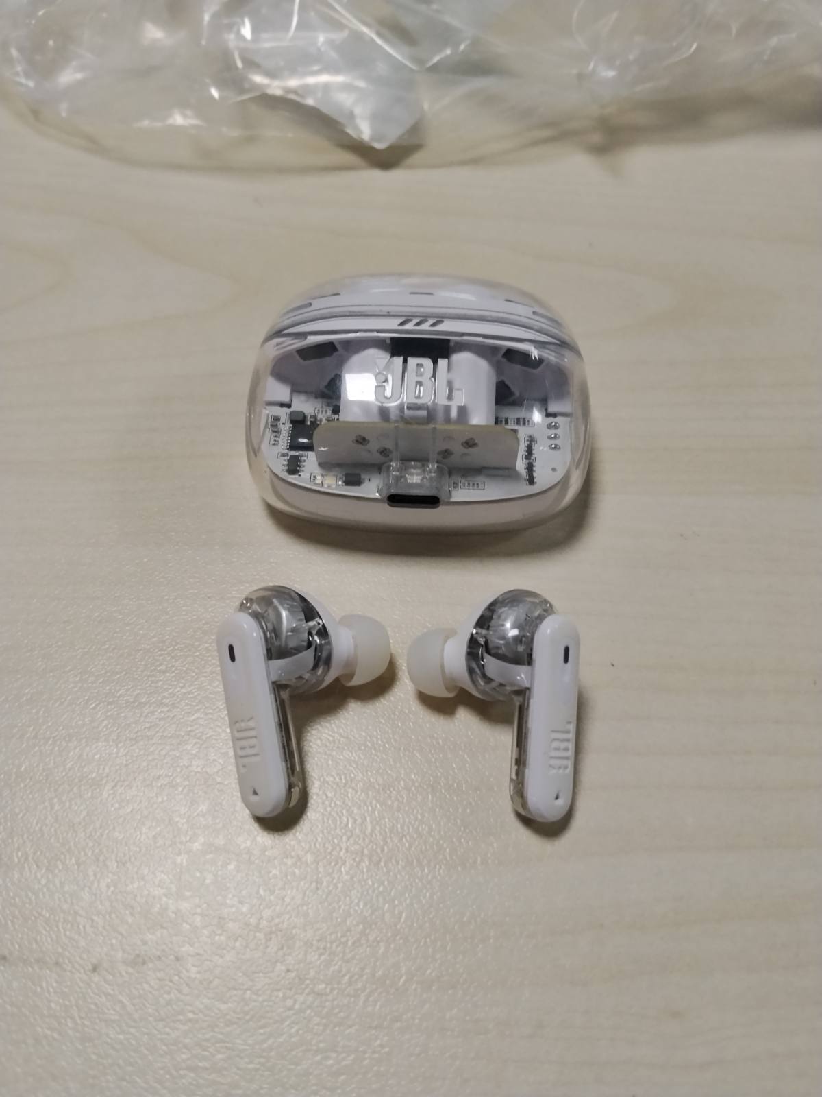 319409 - JBL Kufje TuneBeam Ghost 2, Bluetooth, anulim zhurmash, jetëgjatësi baterie 48 orë, IP54, lidhje me shumë pika, ngjyrë White Ghost