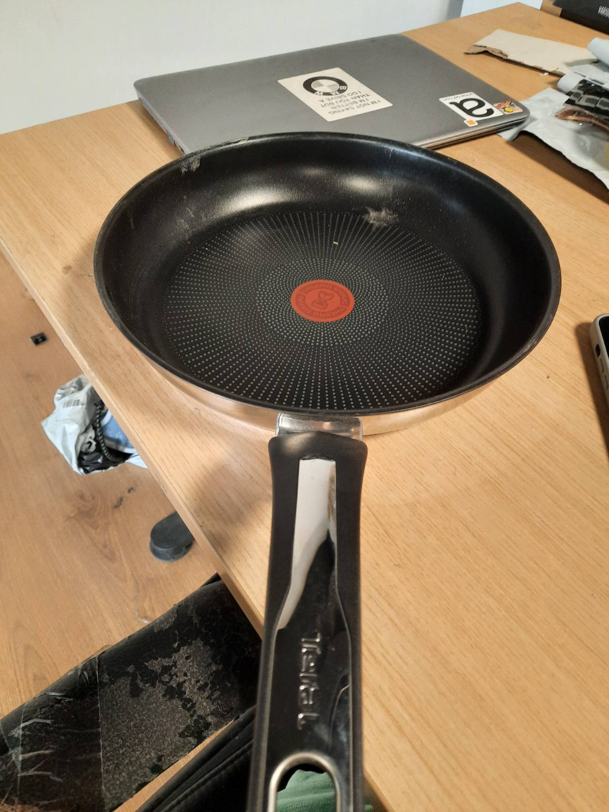 221605 - TEFAL Tigan Emotion 28 cm, shtresë jo-ngjitëse, Garanci 10-vjeçare, bazë e trashë për shpërndarje të njëtrajtshme të nxehtësisë, dizajn elegant, dorezë e fortë, kompatibile me induksion, E3000604