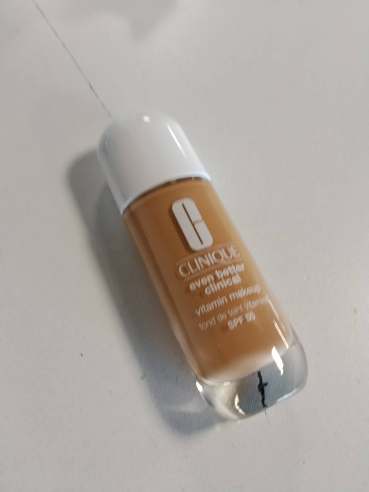 316053 - CLINIQUE Fondatinë Even Better Clinical SPF 50, Vitamina C, E + B3, 30 ml