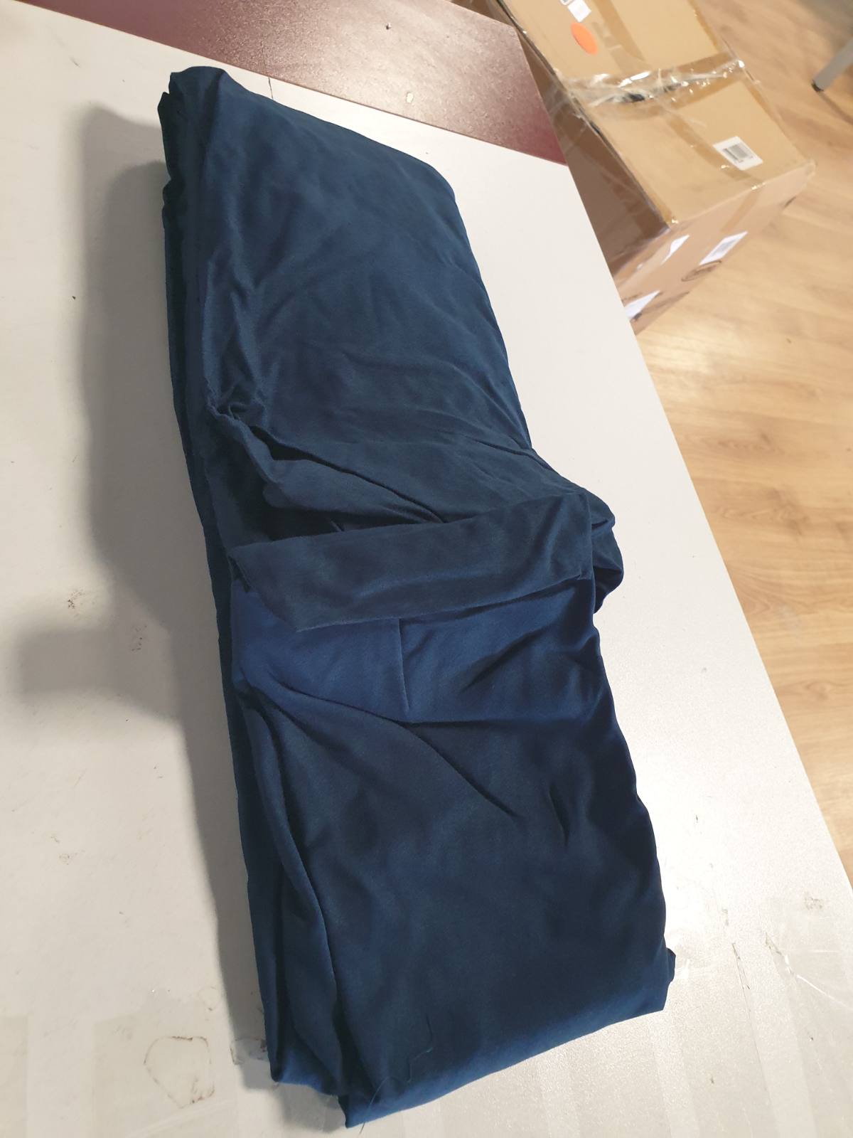 215891 - AMAZON BASICS Çarçaf i montuar, 160 x 200 x 30 cm, Mikrofibër Poliester për Dyshekë deri në 30 cm të Trashë, Blu Marine