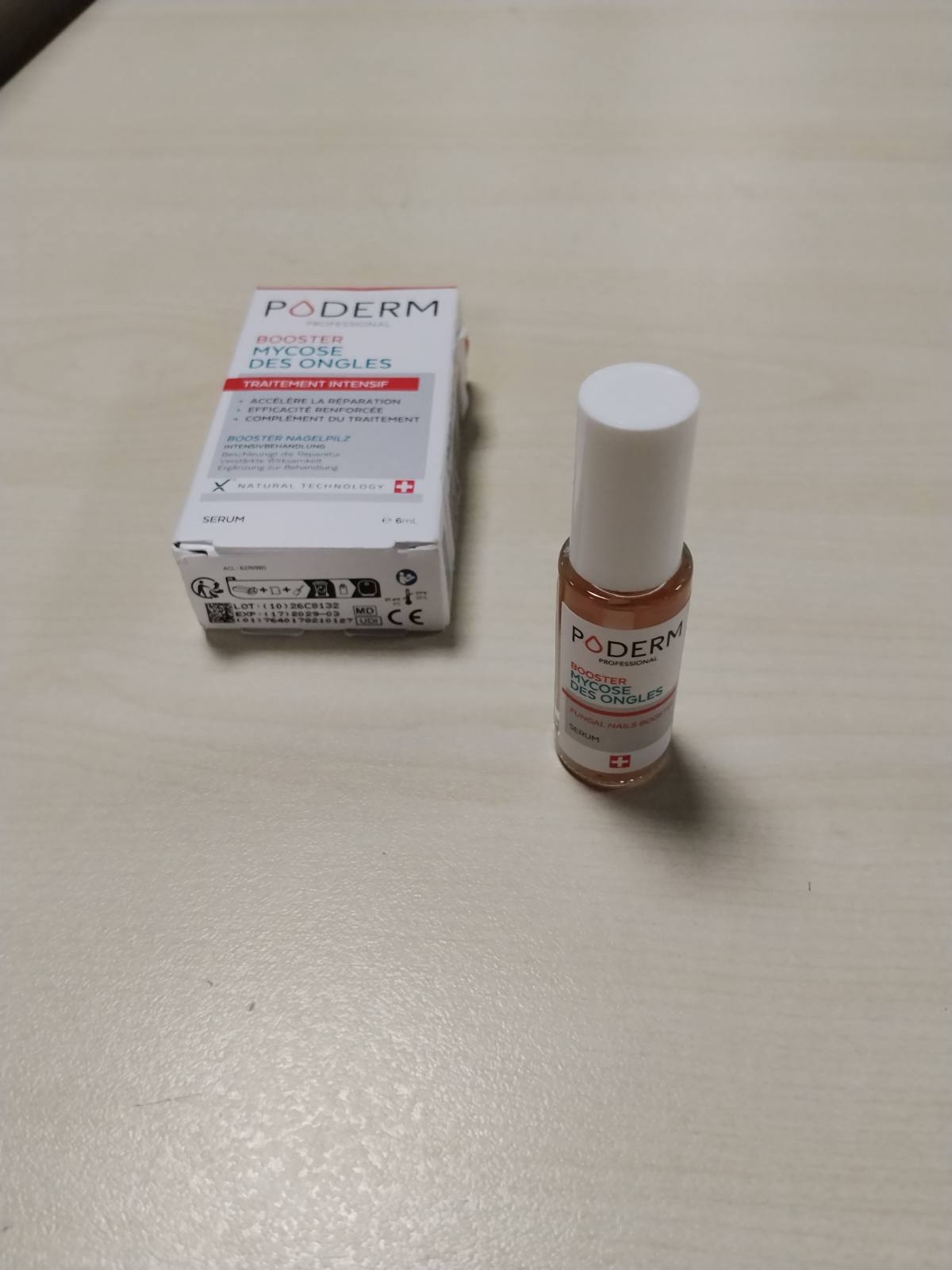 303233 - PODERM Shtesë për Trajtimin e Kërpudhat e Thonjve, E lehtë dhe e shpejtë, Prodhuar në Zvicër, Pa ngjyrë