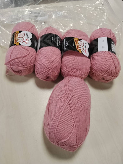 320353 - KNIT ME DK Wool 5x100g Pako me Vlerë – Fije e Butë Akrilike për Thurje dhe Thurrje me Grep, 1500m, Rozë Rozë