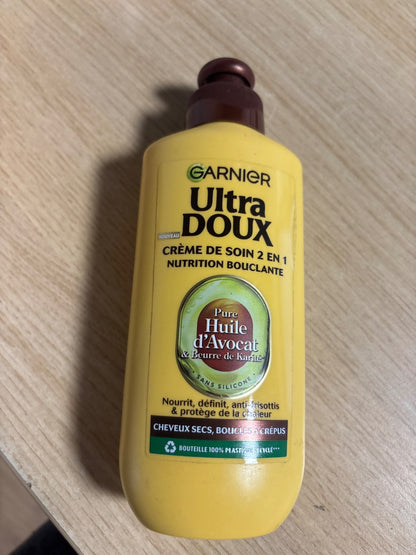 322136 - GARNIER Ultra Doux Balsam pa shpëlarje për flokë kaçurrela me avokado dhe gjalpë shea 200ml