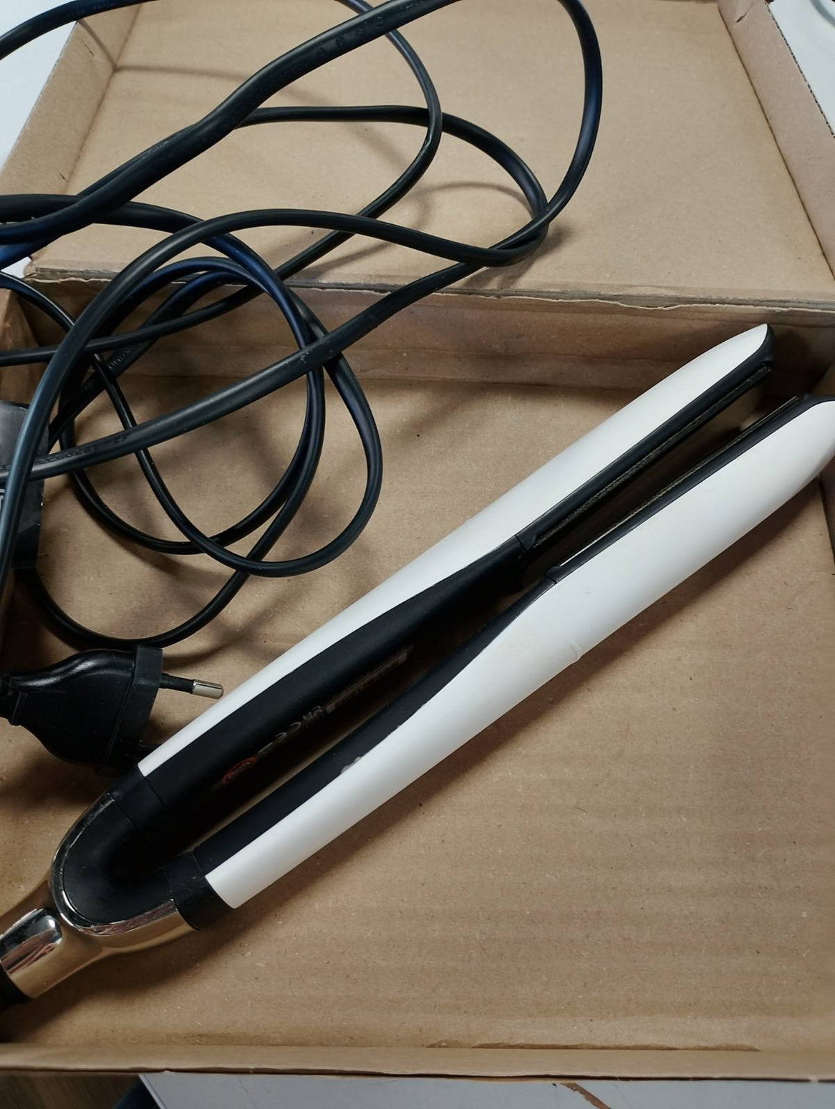 300238 - GHD Pjastër flokësh platinum+, pllaka 26 mm, për të gjitha llojet e flokëve