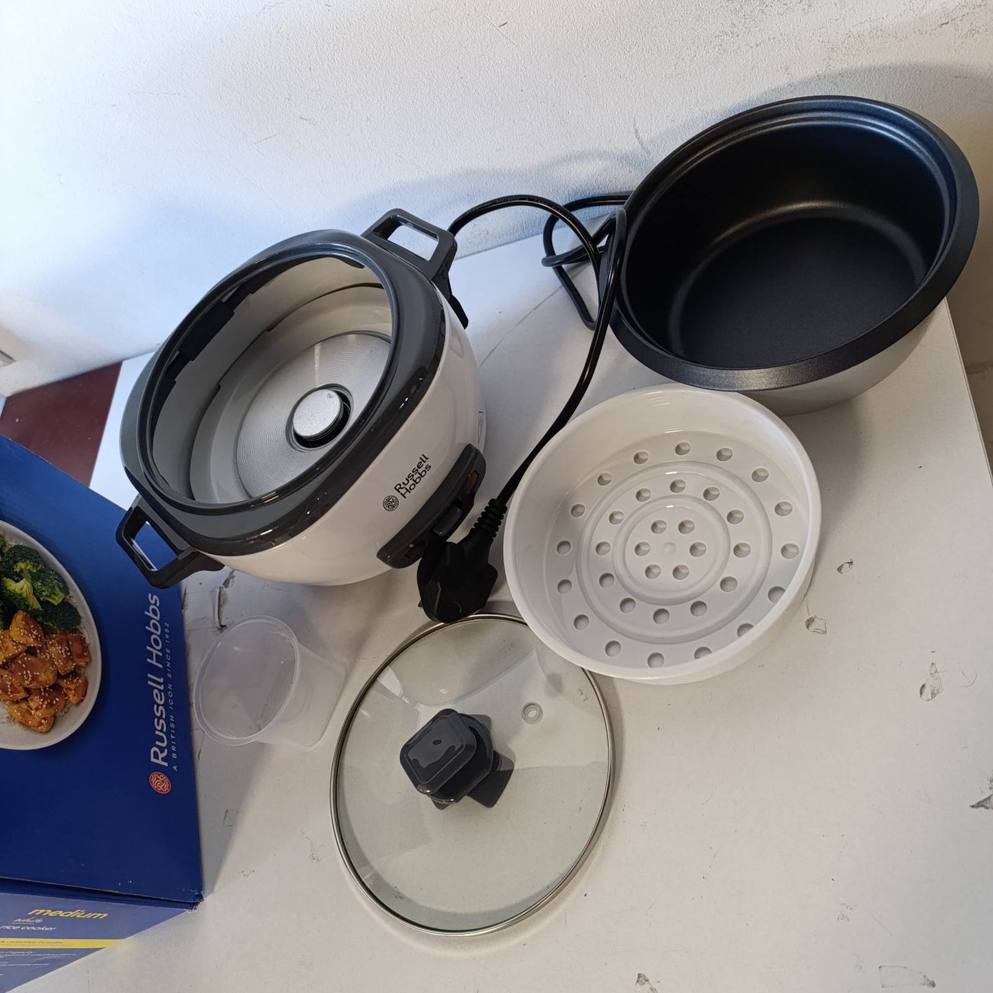 277507 - RUSSELL HOBBS Tenxhere Elektrike për Oriz, 1.2 kg (6 Porcione), 300W, enë jo-ngjitëse, lavastovilje, 27030