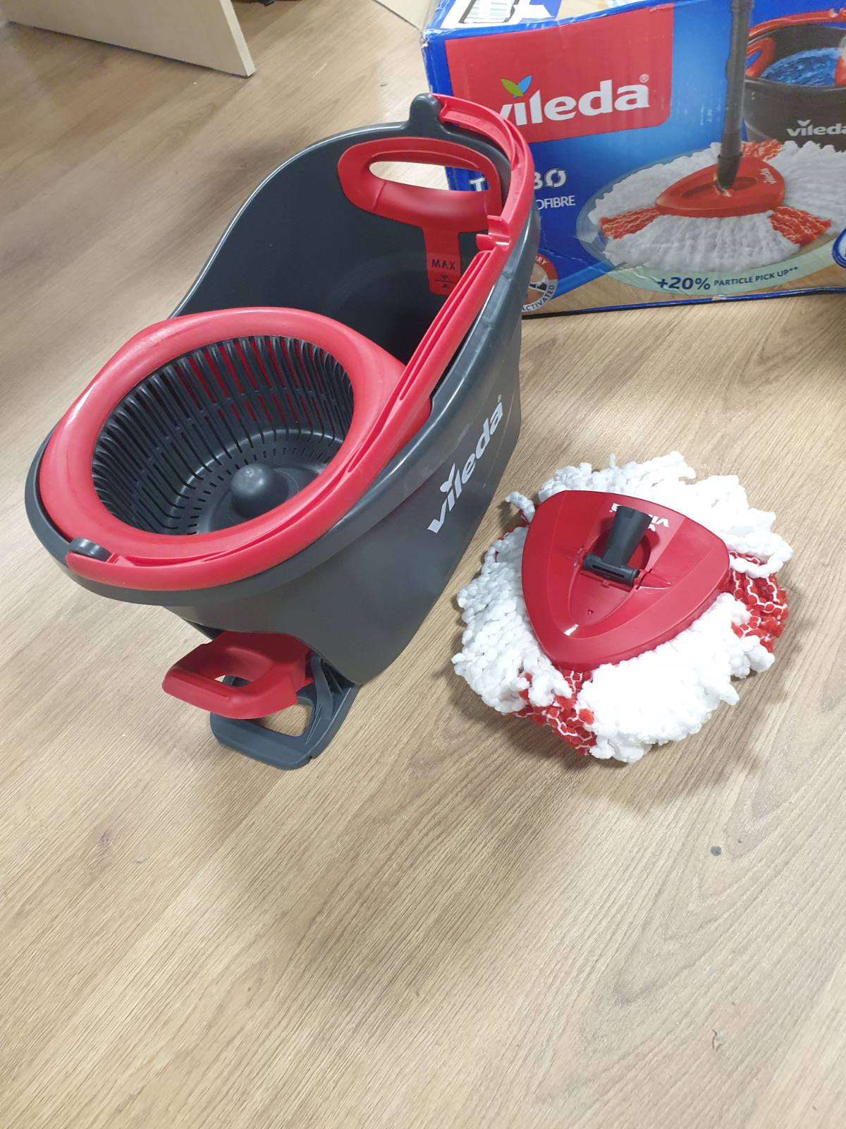 221646 - VILEDA Mop Turbo me Kovë me Pedale, Dorezë Teleskopike 85-130 cm, Mop me Shtrydhëse Rrotulluese, Mikrofibre 2-në-1, Gri