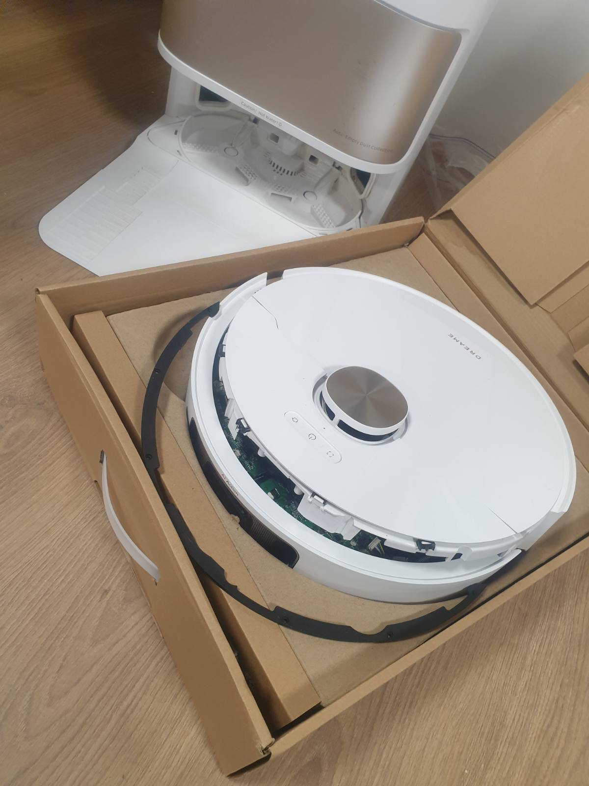 288017 - DREAME Fshesë me korrent dhe mop L10s Pro Ultra Heat, Thithje 7000Pa, Pastrim automatik i mopit me ujë të ngrohtë, Aplikacioni Dreamehome
