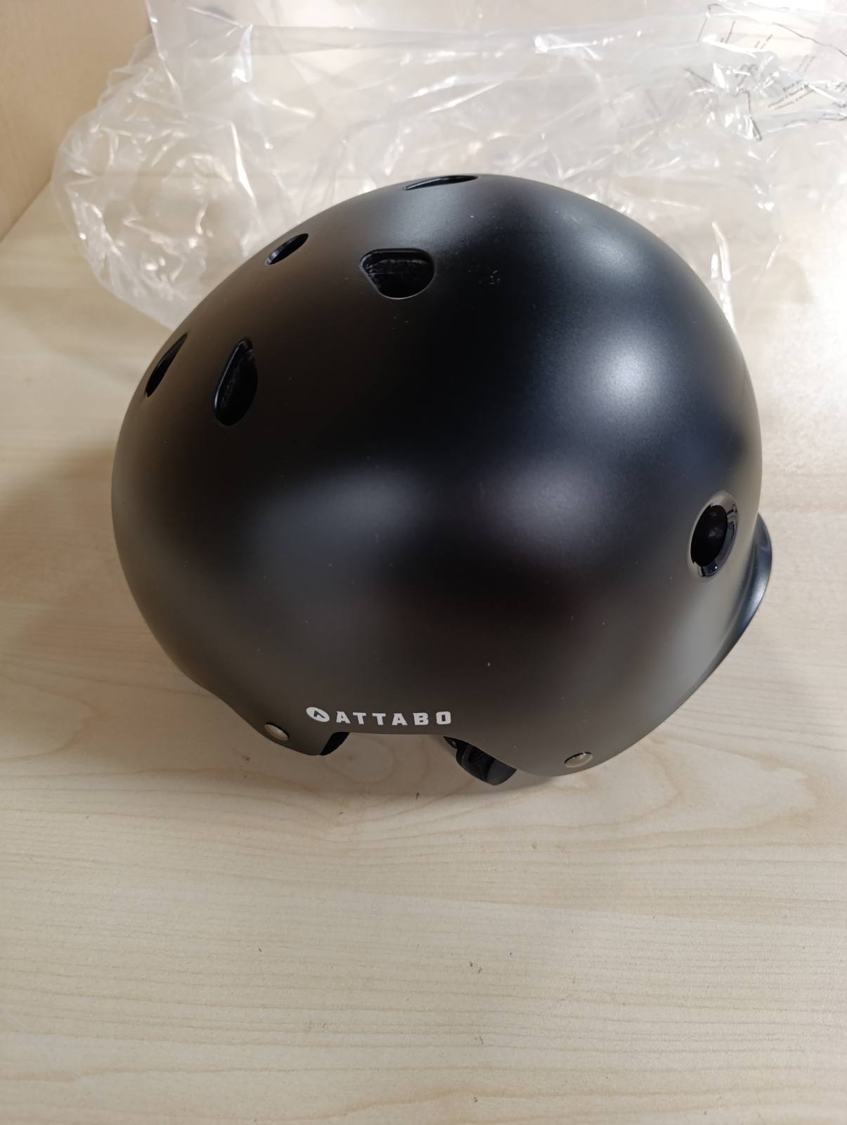 293742 - ATTABO Helmetë për Skateboard dhe Skuter, Madhësia M, e Zezë, Teknologji ABS, 11 Vrima Ventilimi, e Rregullueshme, Material i Qëndrueshëm