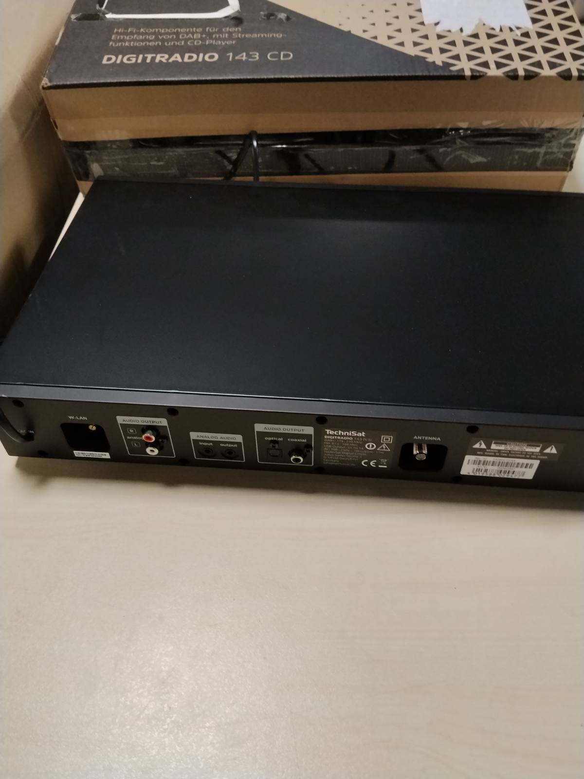 295035 - TECHNISAT DIGITRADIO 143 (V3) – Radio interneti me akordues HiFi, Bluetooth, Spotify Connect, antenë me tela, gjerësi 43.5 cm, e zezë