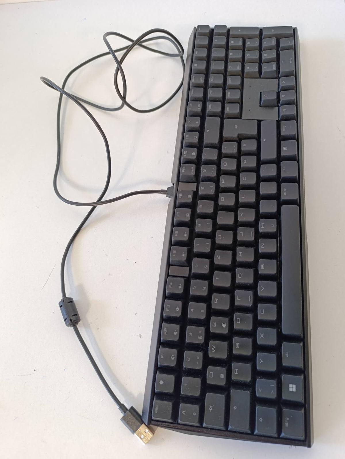 295073 - CHERRY MX Board 3.0 S, tastierë mekanike lojërash me tel, paraqitje gjermane QWERTZ, strehë alumini, ndriçim RGB, çelësa MX Silent RED - E zezë