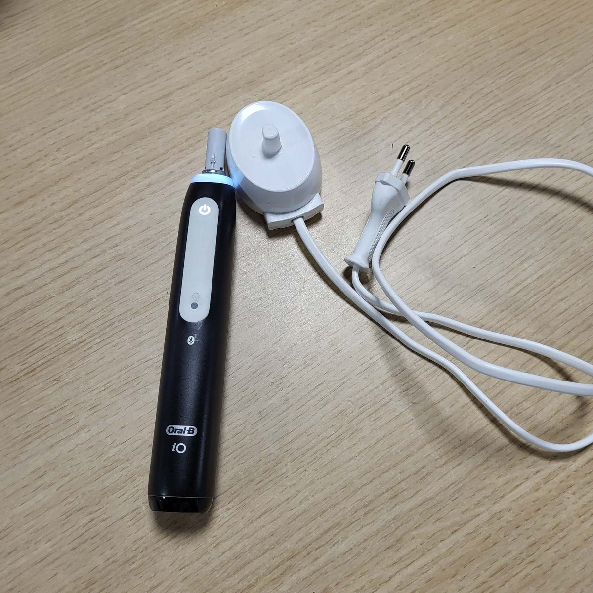 301610 - ORAL-B iO Series 4 Plus Edition, Furçë dhëmbësh elektrike, 3 koka furçe, kuti udhëtimi, E zezë