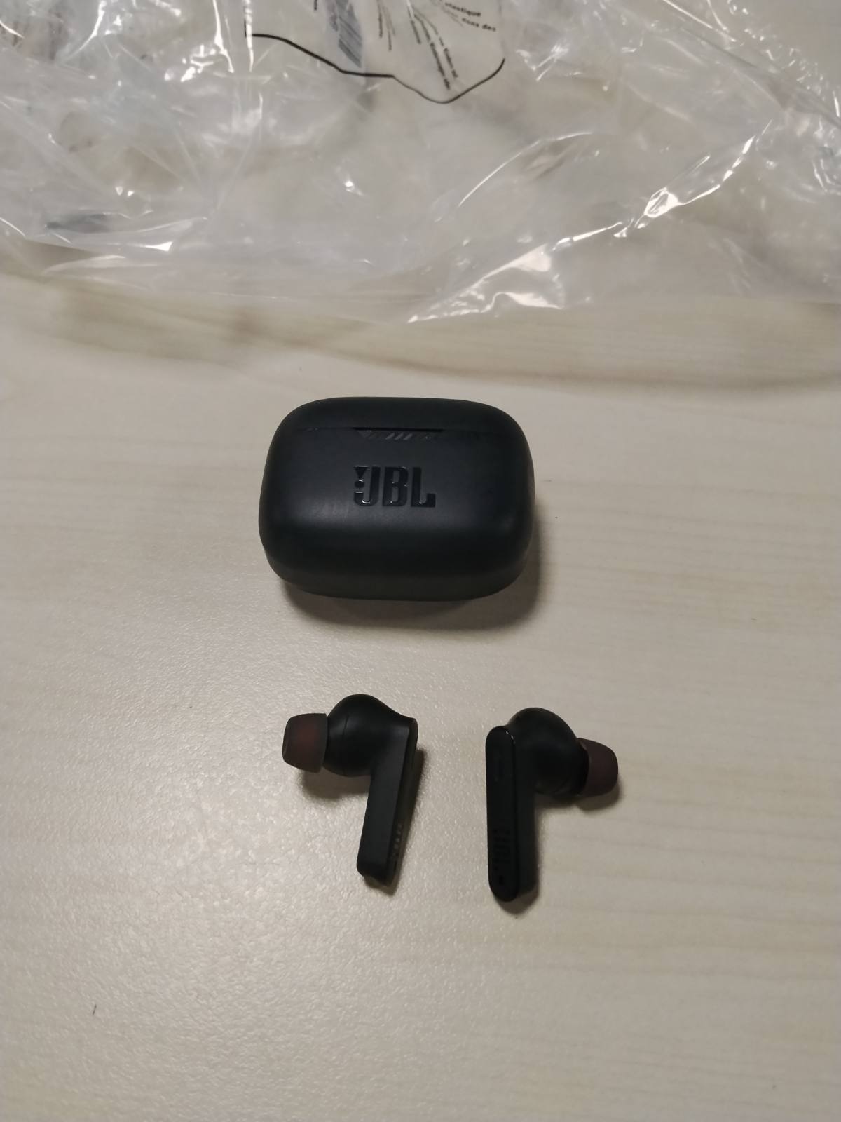 319407 - JBL Kufje Tune 235 NC, Bluetooth në vesh, anulim zhurmash, jetëgjatësi baterie 48 orë, IP54, ngjyrë e zezë