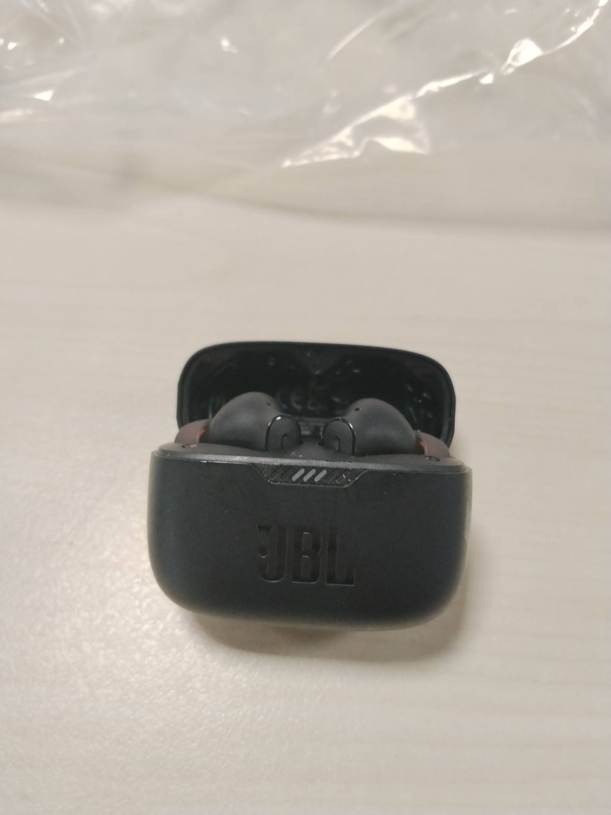 319407 - JBL Kufje Tune 235 NC, Bluetooth në vesh, anulim zhurmash, jetëgjatësi baterie 48 orë, IP54, ngjyrë e zezë