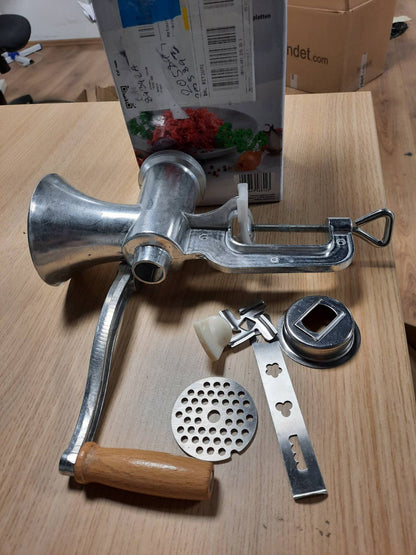 205842 - GSW - Mulli mishi Nr. 8, me teh dhe pllakë bluarjeje prej çeliku inox, përfshirë aksesorin e brumit dhe shtytësin, Materiali: Alumini, Ngjyra: Argjend