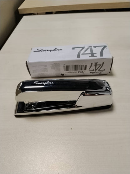 299423 - Kapëse me litar rrotullues 747 Kapëse Iconic për Tavolinë, kapacitet 25 fletë, krom (74720)