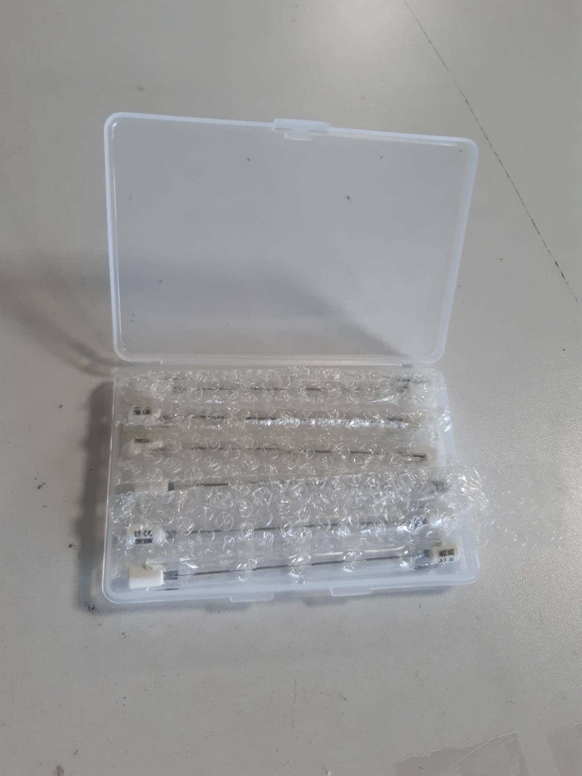 198273 - QUEEPLO Pako me 6 Llamba Halogjene, R7S, 118mm, 230W, 230V, me Errësim, Ngjyra E Bardhë e Ngrohtë