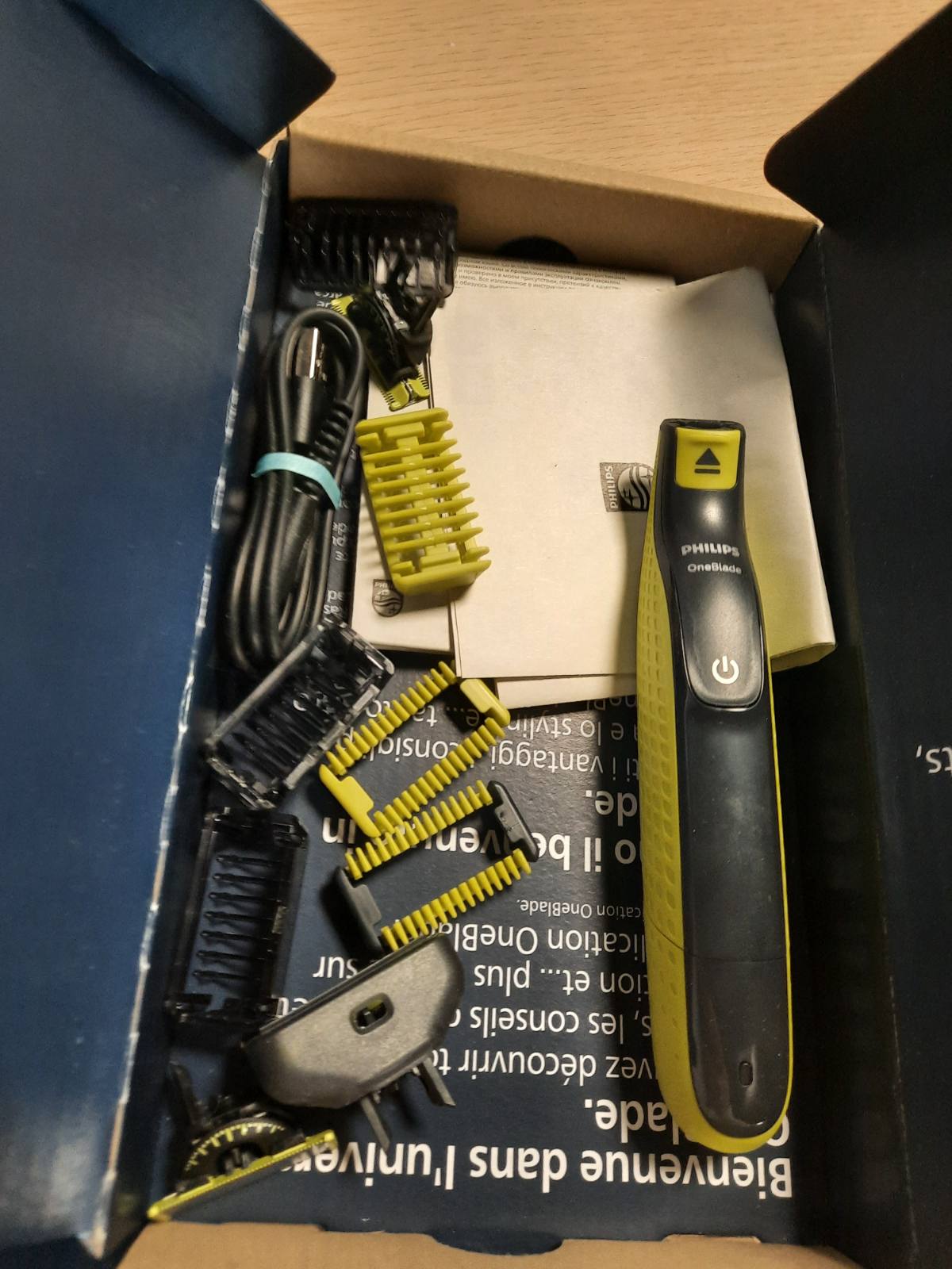 305830 - PHILIPS Prerës elektrik OneBlade 360 për mjekër, fytyrë dhe trup, 3 tehe 360, 3 krehër (1, 3, 5 mm), QP2824/31