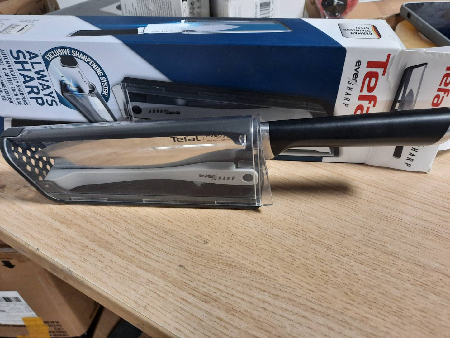 196688 - TEFAL Ever Sharp, Thikë Kuzhinieri 16.5 cm me Mprehëse, Teknologji Ekskluzive Mprehjeje, Materiali Çelik Inoks Gjerman - Modeli K2569004