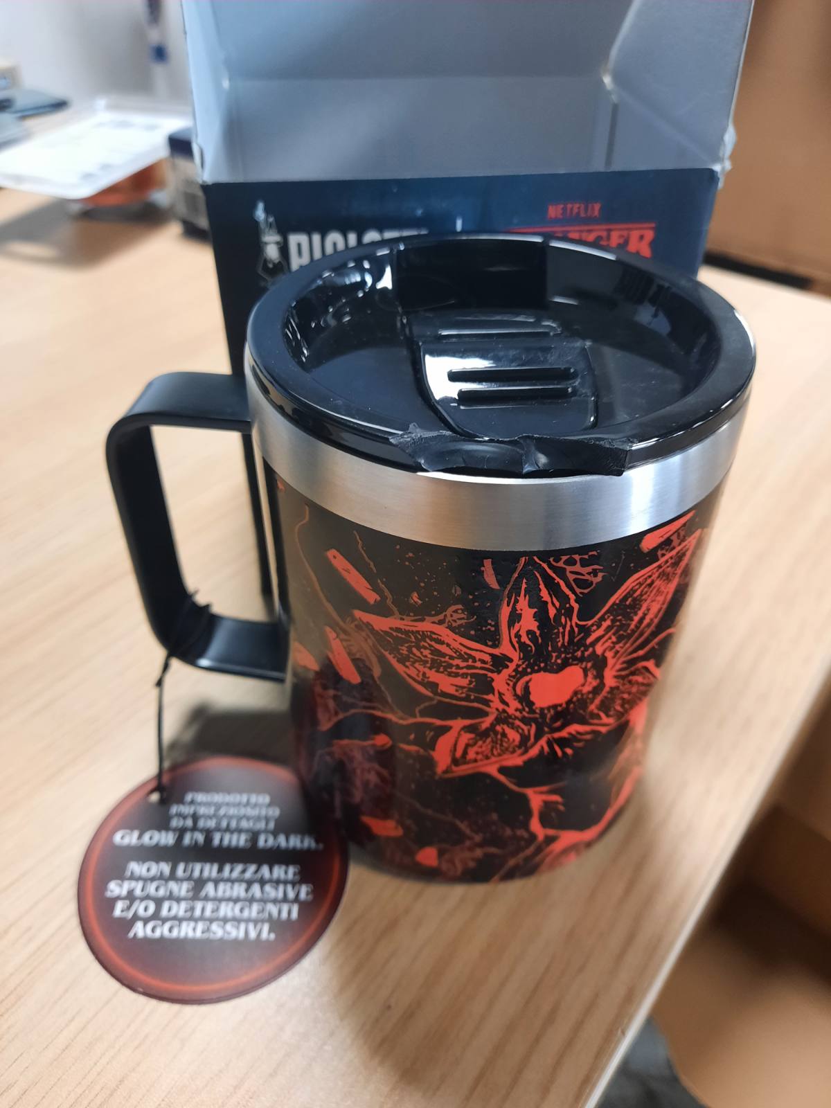 184742 - BIALETTI Gotë Termike Stranger Things me Dorezë, që Shkëlqen në Errësirë, Kapacitet 420ml, e Përshtatshme për Lavastovilje