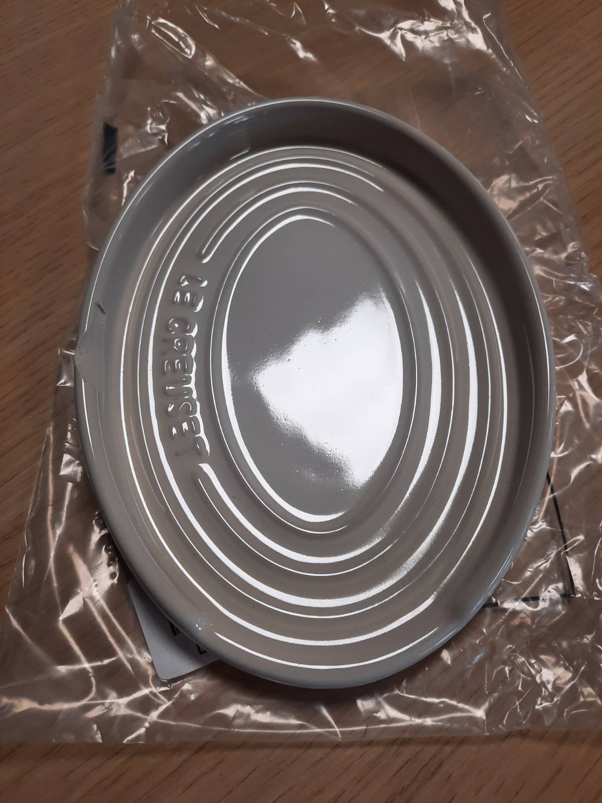 196972 - LE CREUSET - Mbështetëse lugësh ovale prej guri, Ngjyra Marengë