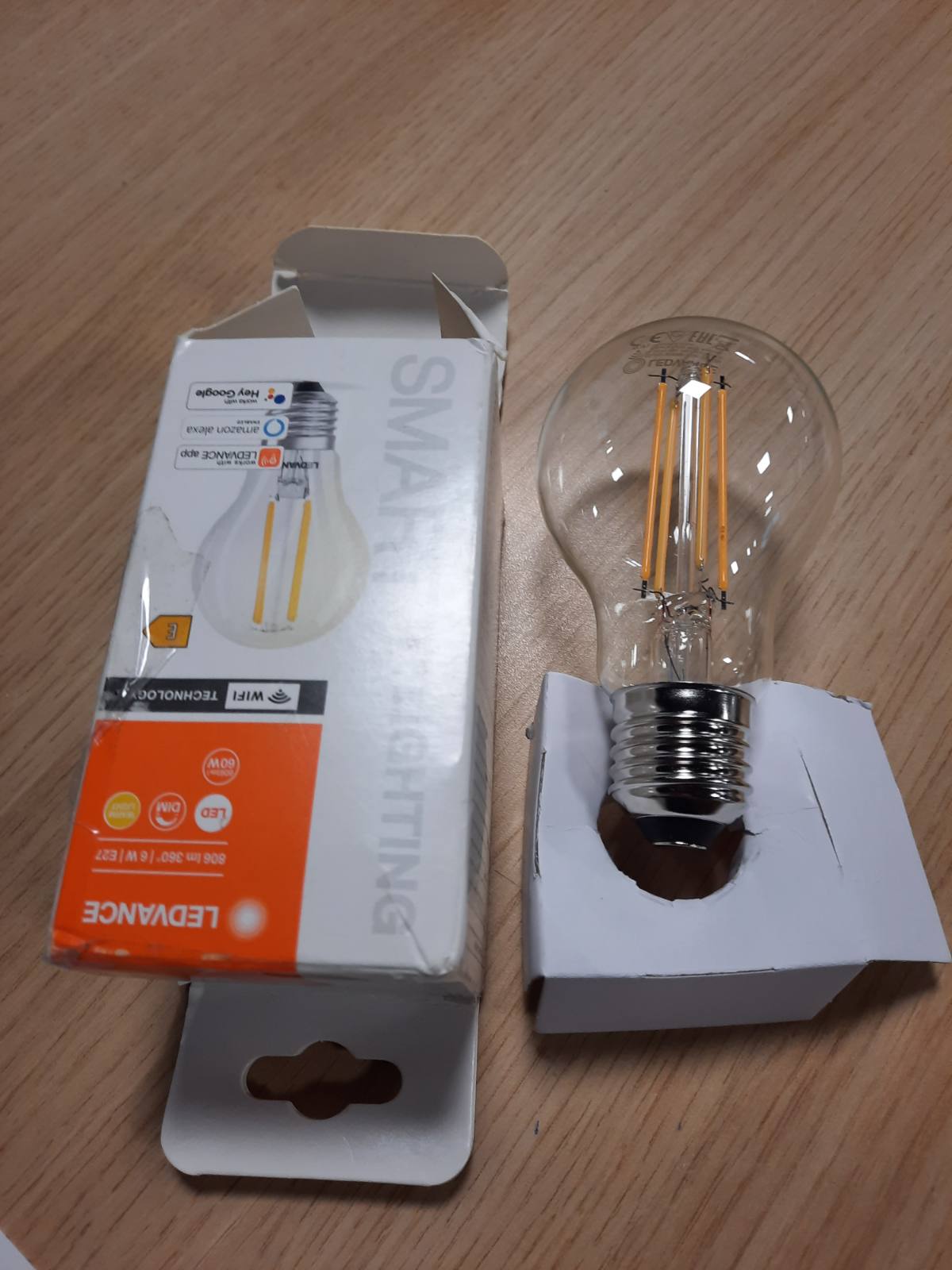 229864 -LEDVANCE - Llampa LED Inteligjente me teknologji WiFi, E27, e bardhë e ngrohtë (2700K), zëvendëson llambat inkandeshente 60W, e kontrollueshme me Alexa, Google Assistant dhe Samsung SmartThings, SMART+, pako prej 1