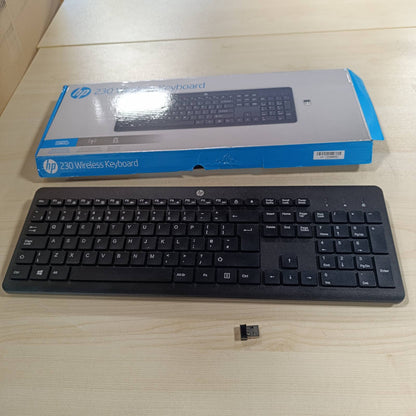 189448 - HP Tastierë Pa Tel 230, Shtypje e Qetë dhe e Rehatshme e Tasteve, Tastierë Numerike, Paraqitje QWERTY, e Pajtueshme me Windows PC, Chromebook, Laptop, Mac, Jetëgjatësi e Baterisë deri në 16 Muaj, Përfshihet një Dongle USB