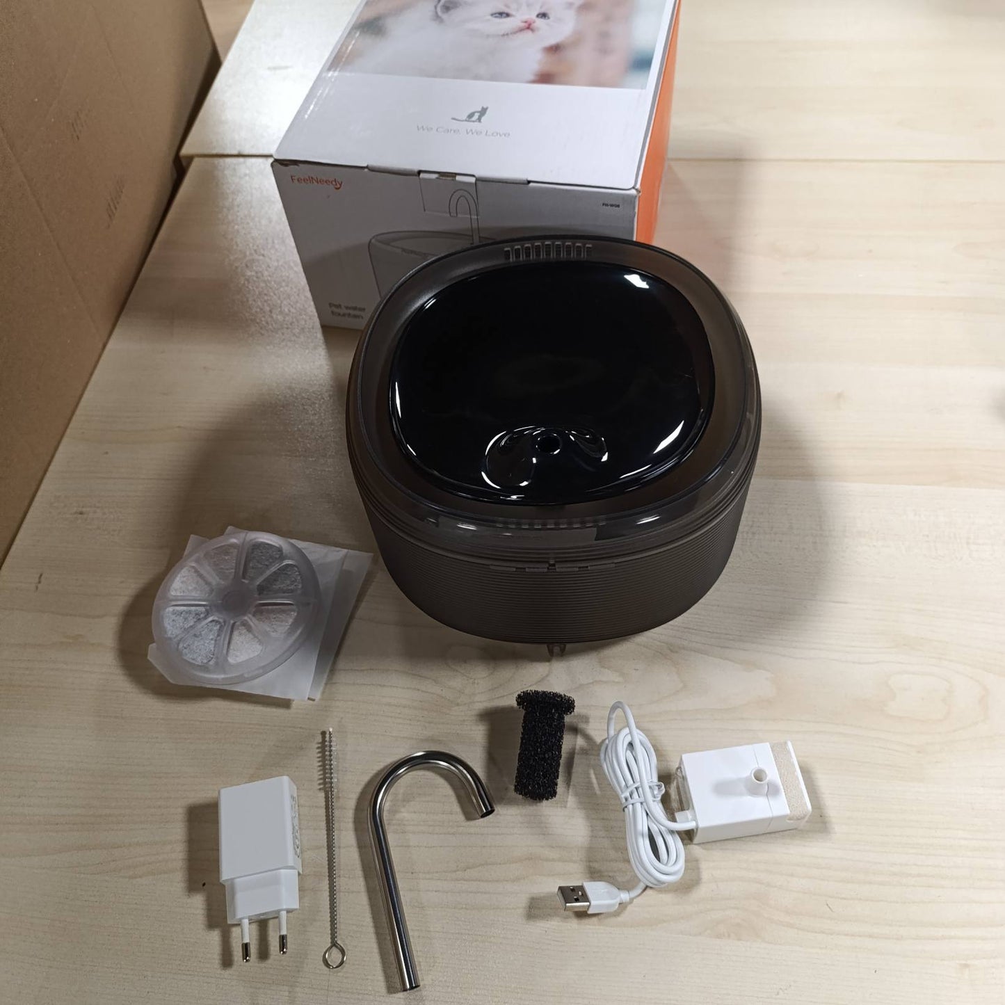 184888 - FEELNEEDY Shatërvan Pijeje për Mace 3.2L, Super i Qetë me 2 Modele Rrjedhjeje Uji, Shpërndarës Automatik Uji pa BPA, Ngjyra e Zi