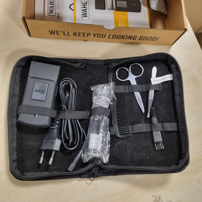 300747 - WAHL Kit rroje udhëtimi i rikarikueshëm, përfshin furçë dhëmbësh, limë thonjsh, gërshërë thonjsh, piskatore, krehër, çantë udhëtimi