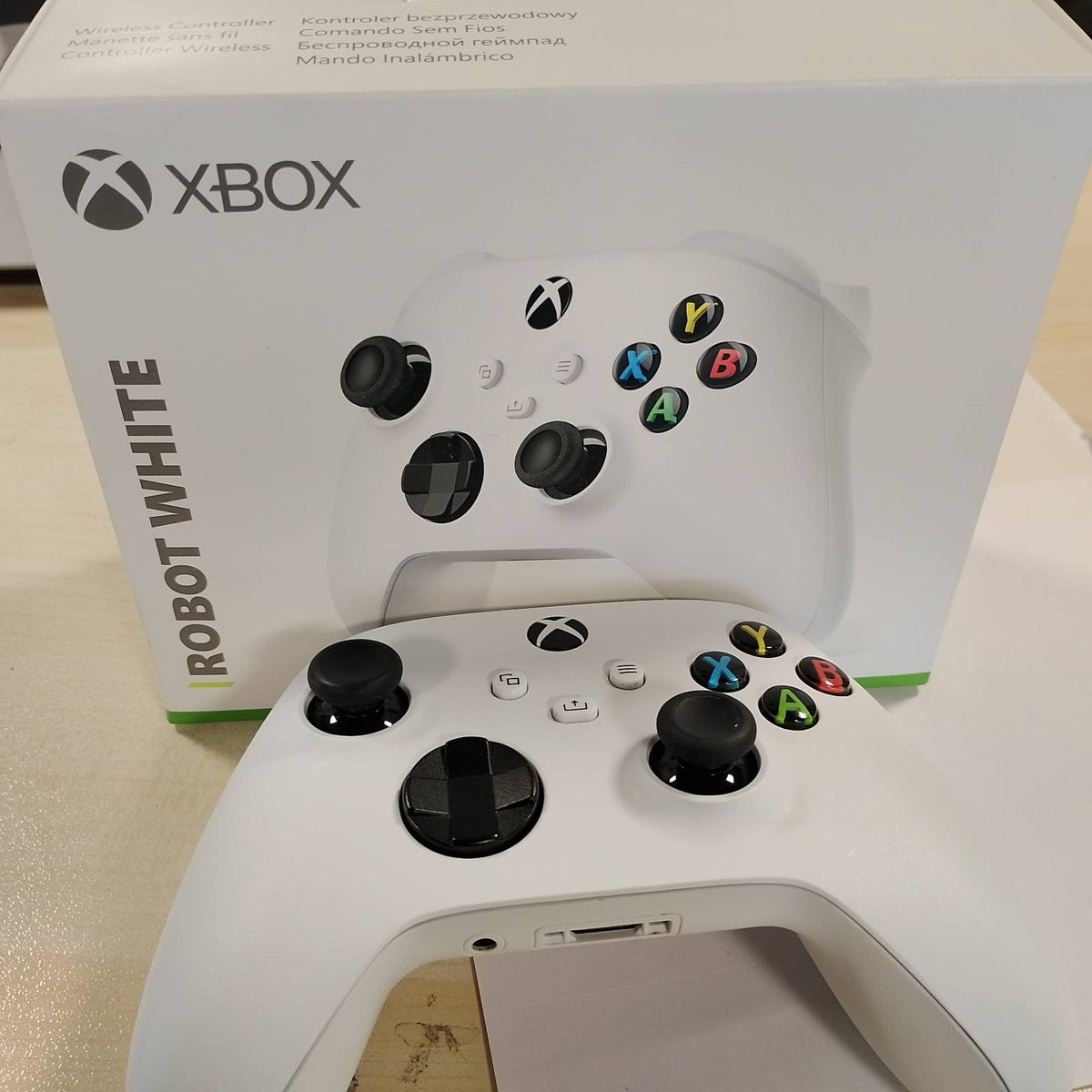 299295 - XBOX Kontrollues Pa Tel, Robot i bardhë