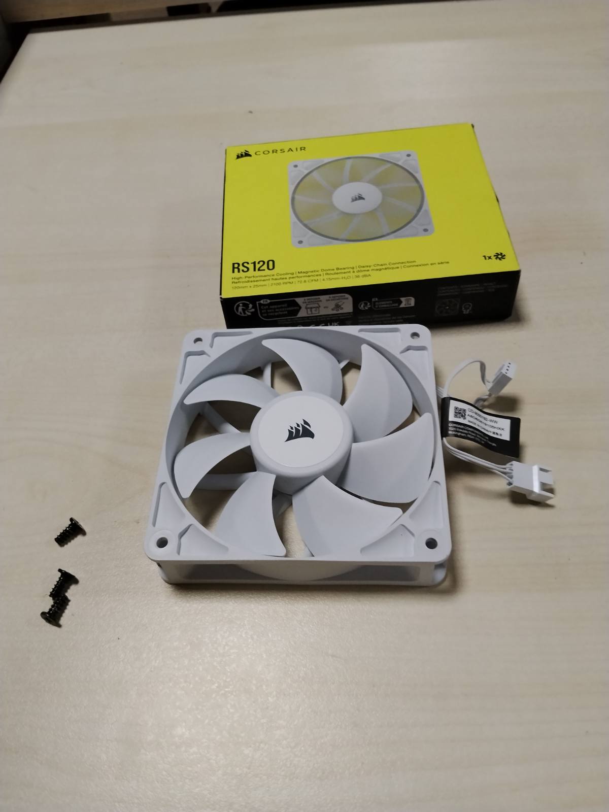 296277 - CORSAIR Ventilator RS120 120 mm PWM, Lidhje me zinxhir, Zhurmë e ulët, Kushineta me kupolë magnetike, E bardhë