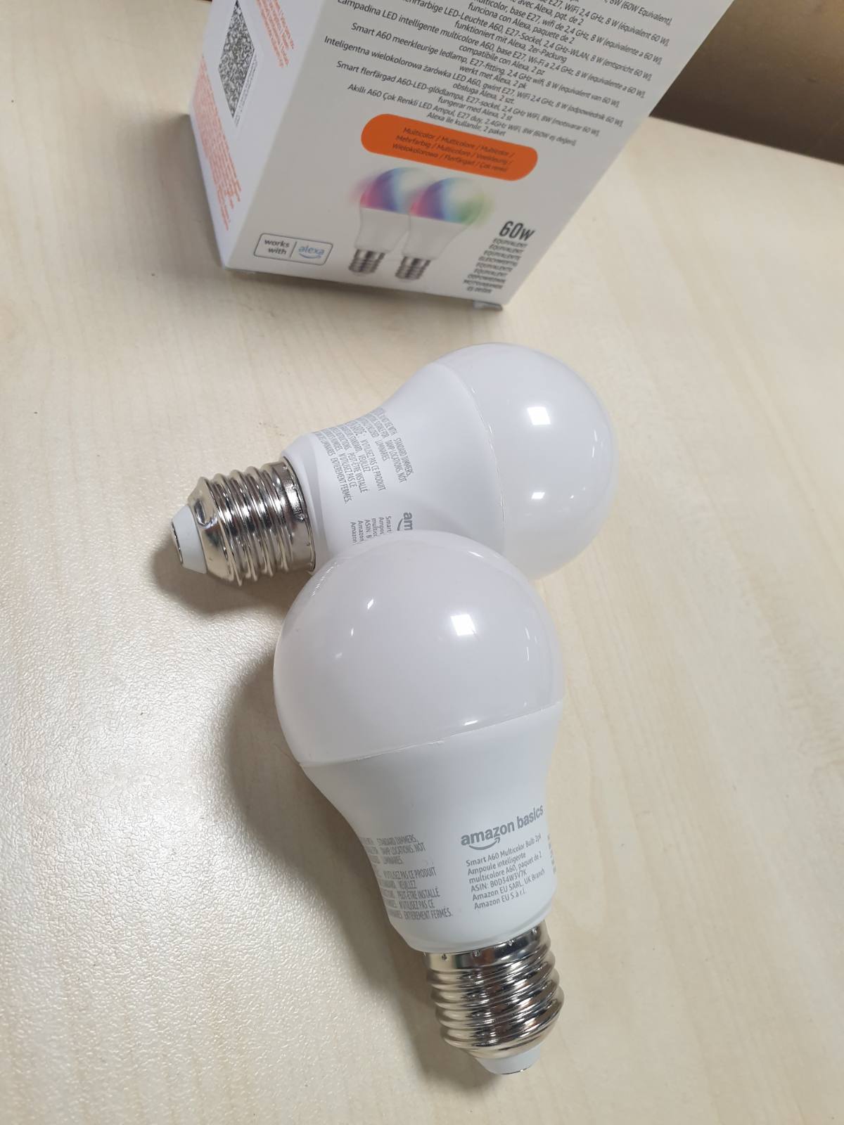 185277 - AMAZON BASICS Llambë LED Inteligjente, Shumëngjyrëshe, Prizë E27, 8W (Ekuivalente me 60W), Funksionon Vetëm Me Alexa, Pako me 2